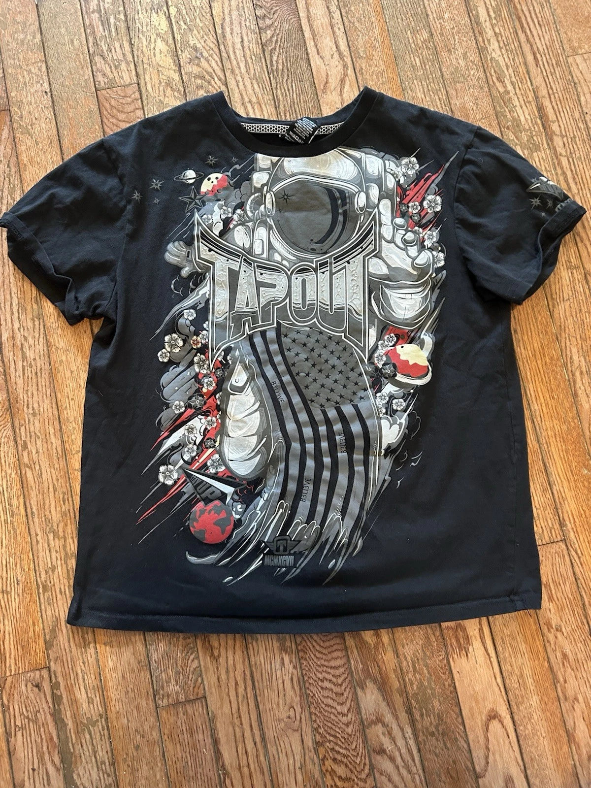 Tapout  T-shirt Size XL Cotton MMA Fighting Y2K Workout Sports Grunge Astronaut