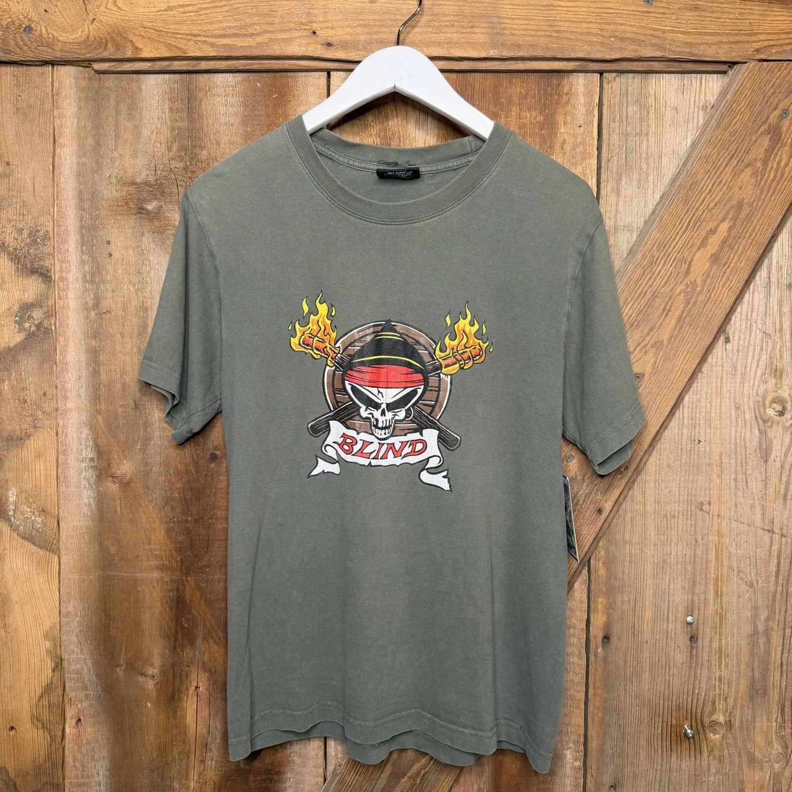 Vintage Blind Skateboards Pirate Skull T Shirt Olive Green USA Medium Y2K Skate