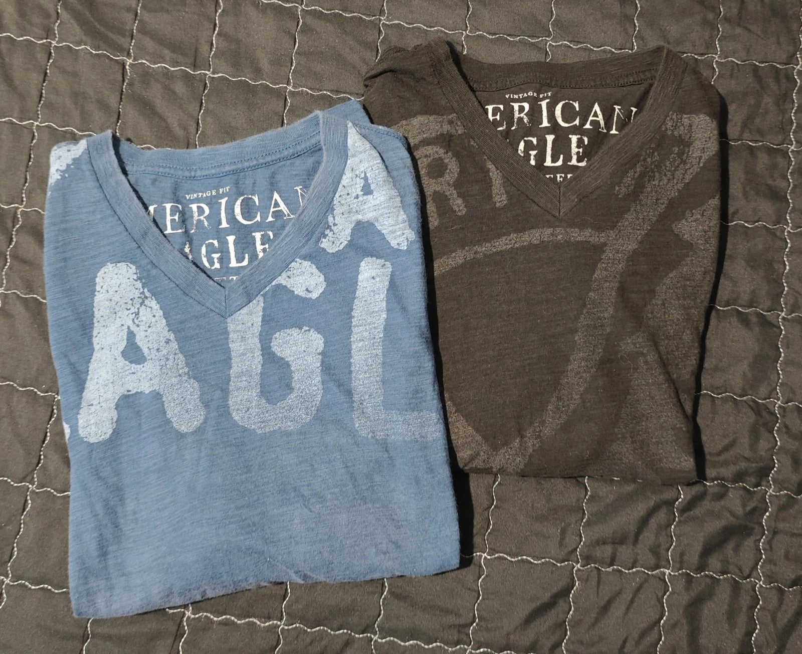 Lot of 2 American Eagle Outfitters Men's V-Neck T-Shirts Black / Blue Size XL