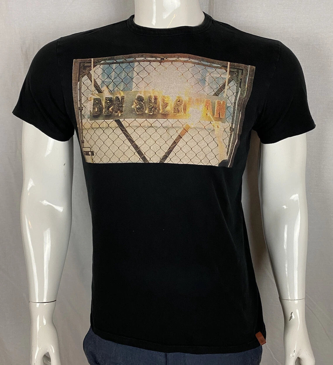 Ben Sherman Black Chain Link Fence Graphic Short Sleeve T Shirt Men’s Size Large