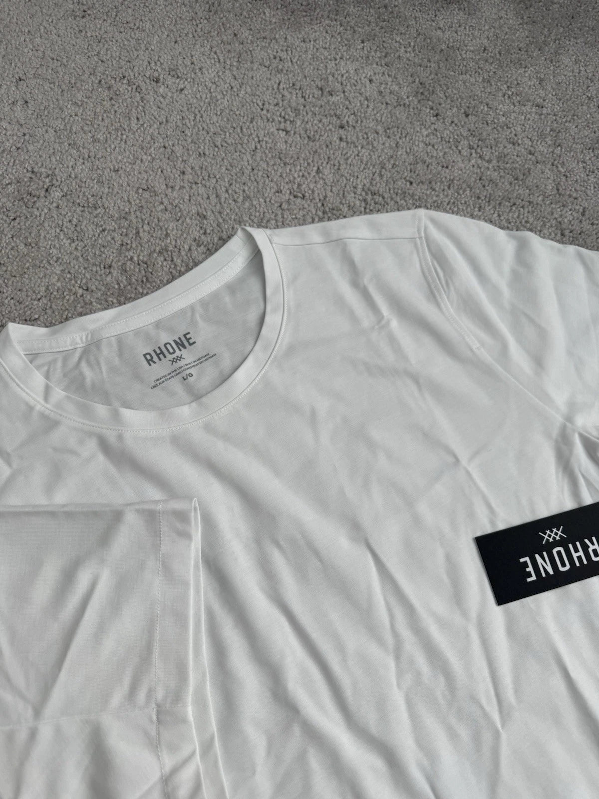 Rhone Elevated Modern Tee White Crewneck Performance Stretch Men’s L NWT  *stain
