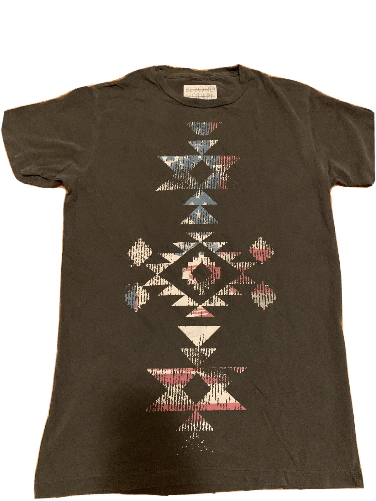 Beyond Modern American Flag Graphic T-Shirt Size Small