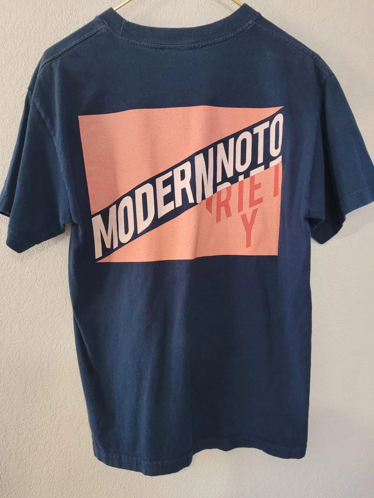 Men's Modern Notoriety Navy T Shirt-Orange Graphic On Back SIZE M