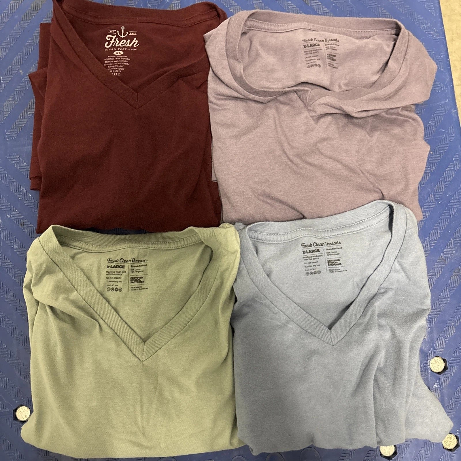 Fresh Clean Threads Men's Short Sleeve V-Neck Tee SHIRT Lot Of 4 Multi XL Comfy