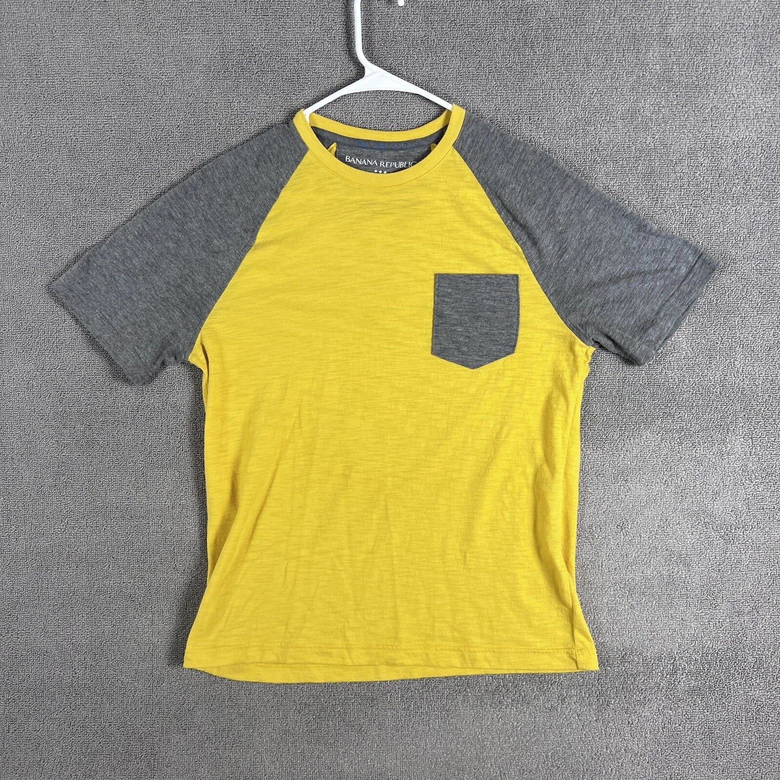 Banana Republic T Shirt Mens Size Medium M Short Sleeve Solid Yellow