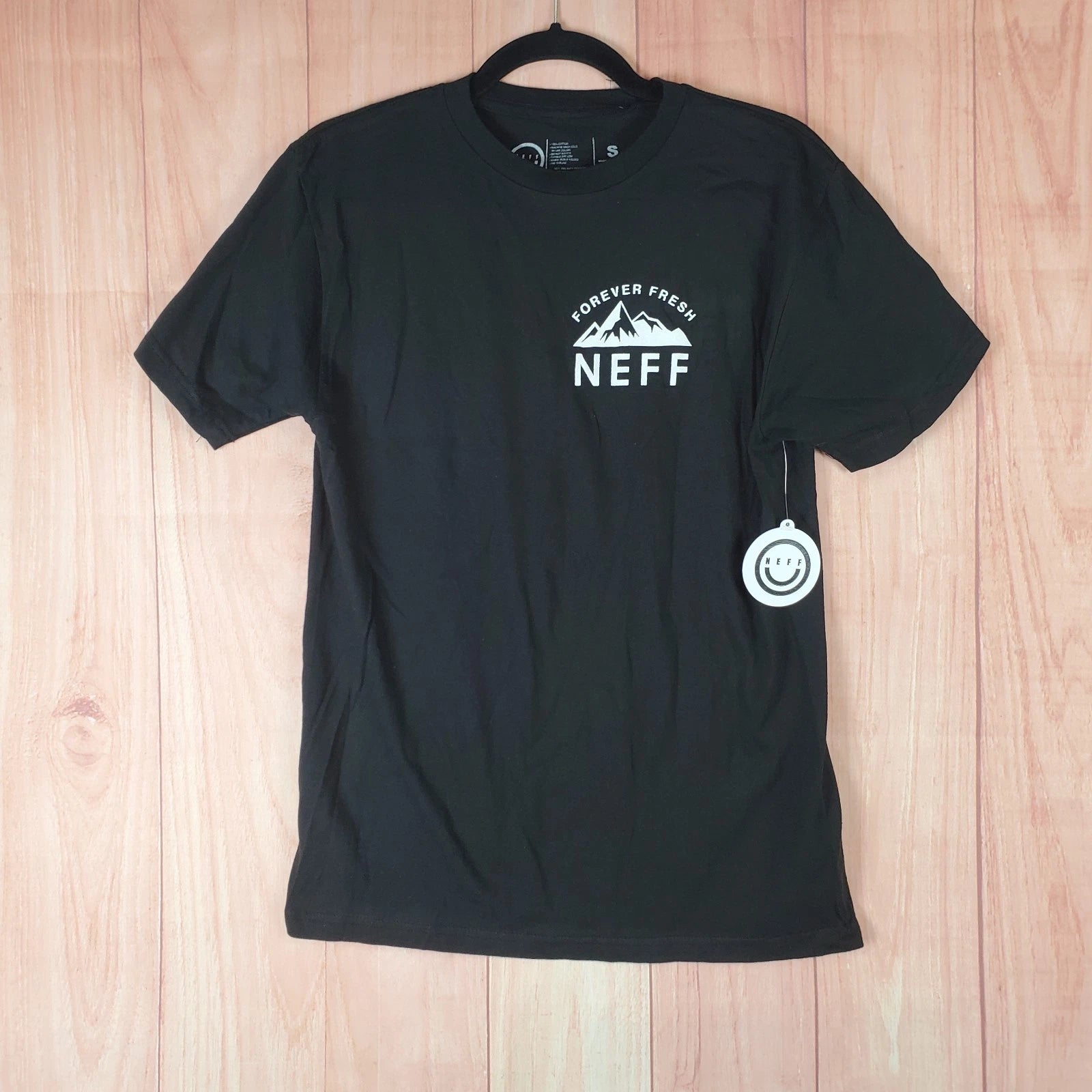 Neff Forever Fresh Mountains Hike T Shirt Mens Small Black Graphic Print Cotton