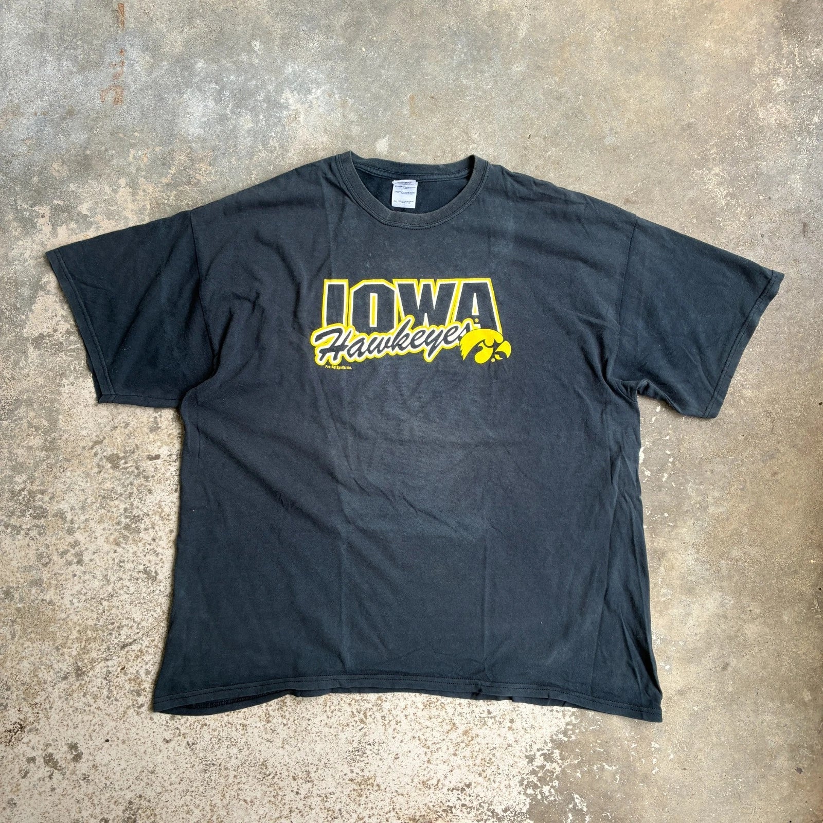 Iowa Hawkeyes Y2K Vintage Shirt Men 2XL Faded Black Cotton American Football
