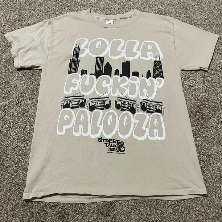 Street Talk Tees Lollapalooza 2022 Chicago Graphic T-Shirt Tan Mens Medium M