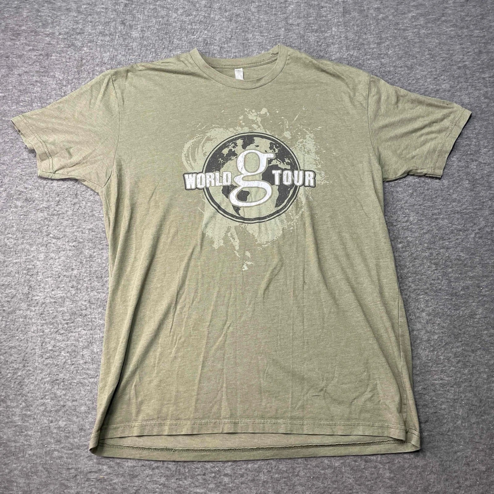 Garth Brooks World Tour Mens XL T Shirt Olive Green Graphic Music Trendy Flaw