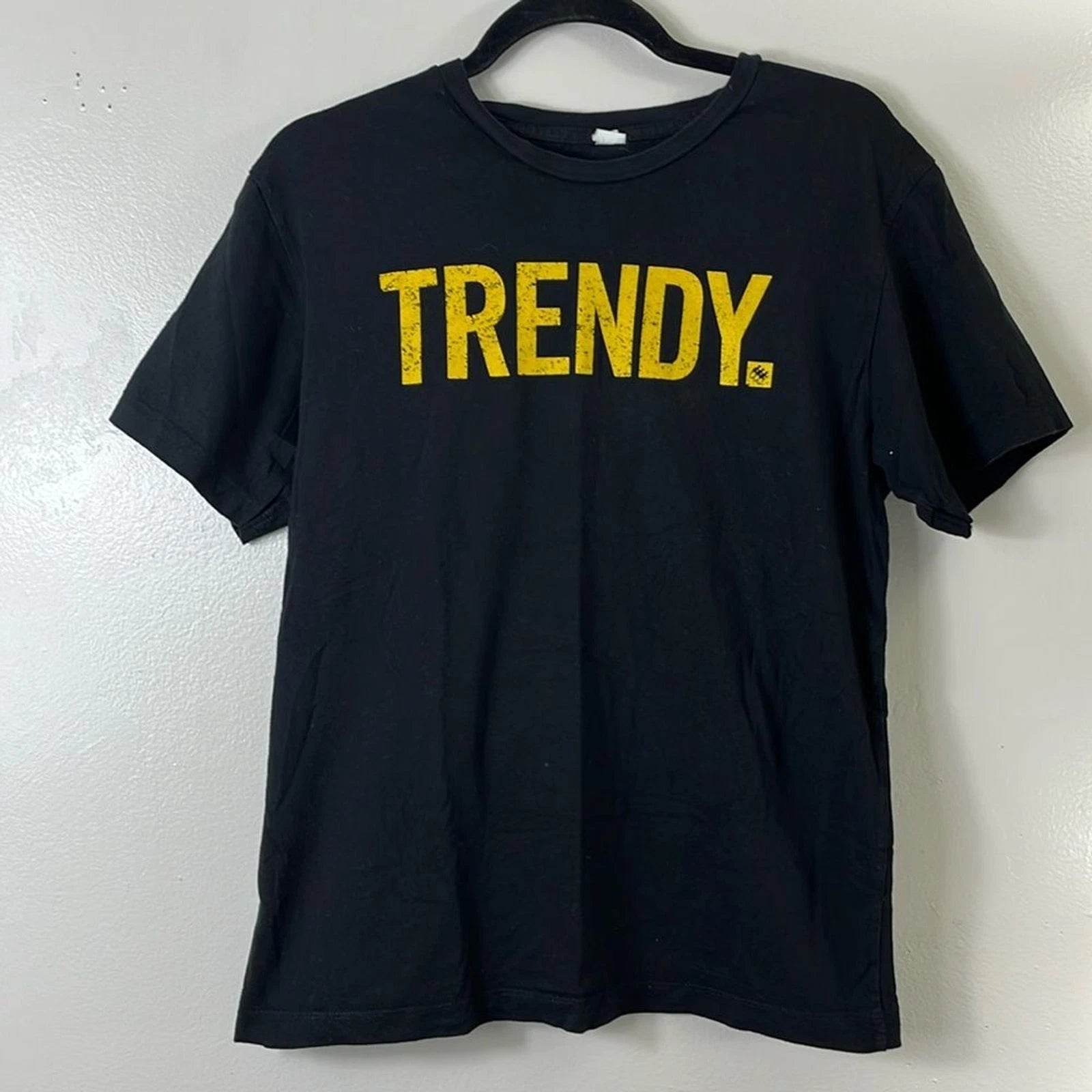 Graphic t shirt trendy men’s size M