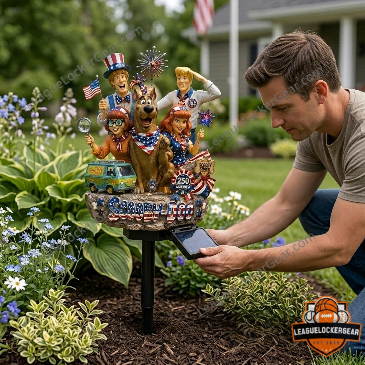 Scooby-Doo America 250th Anniversary Solar Garden Statue