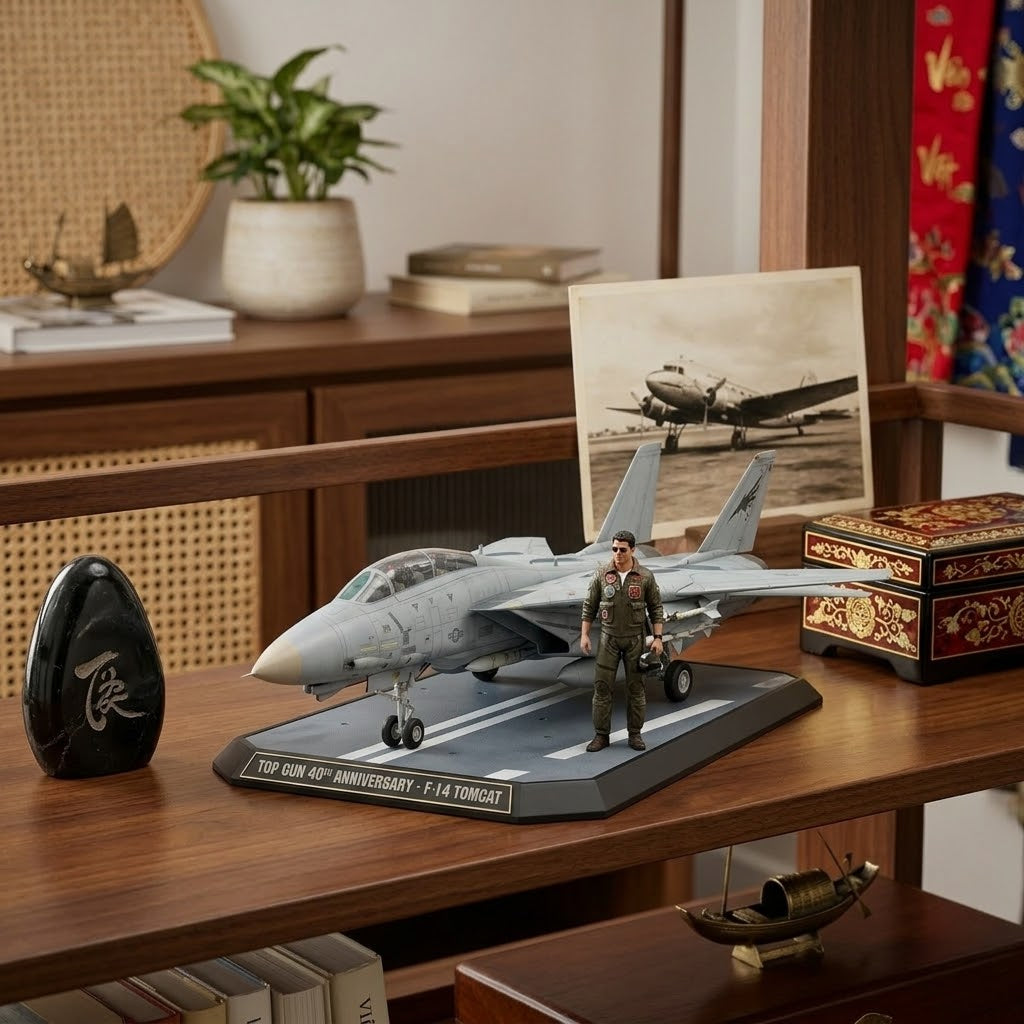 Gun Tom Cruise 40th Anniversary F-14 Tomcat Figure